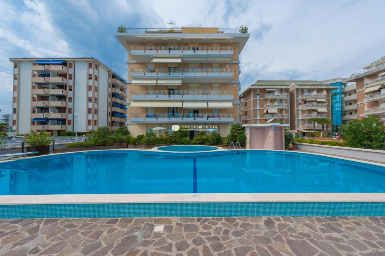 Residence Solmare Immobiliare Pacella Лідо-ді-Єзоло Екстер'єр фото